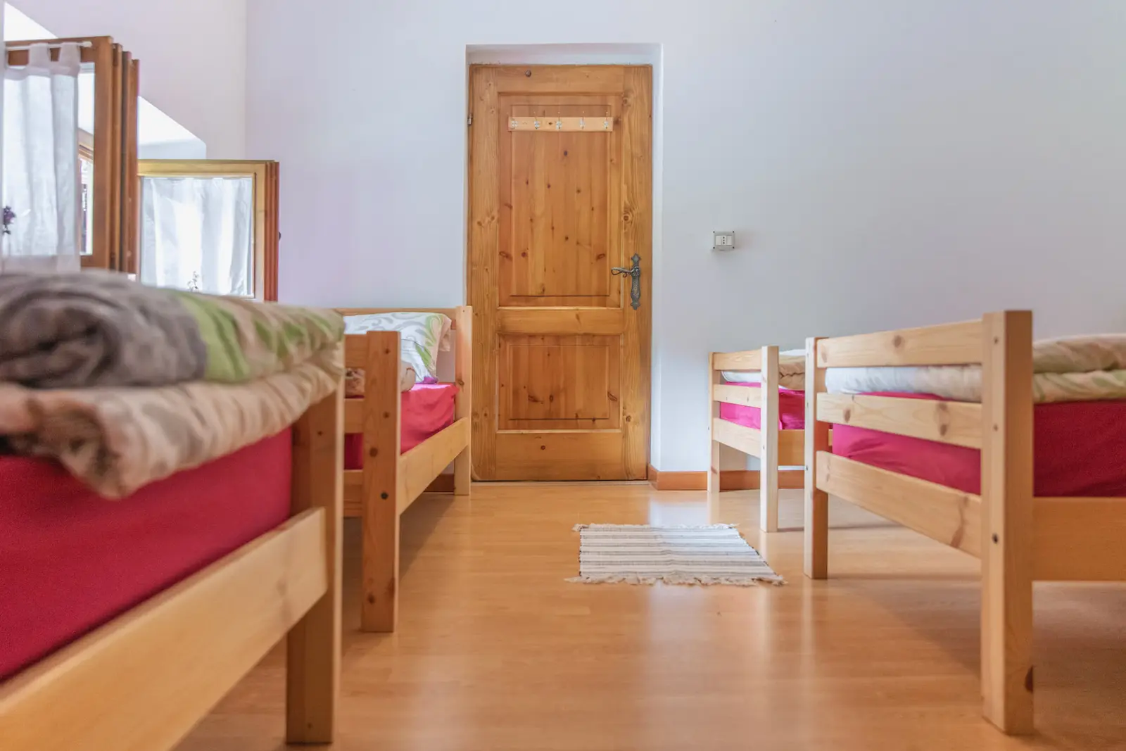 Camera semplice e confortevole immersa nella quiete della montagna